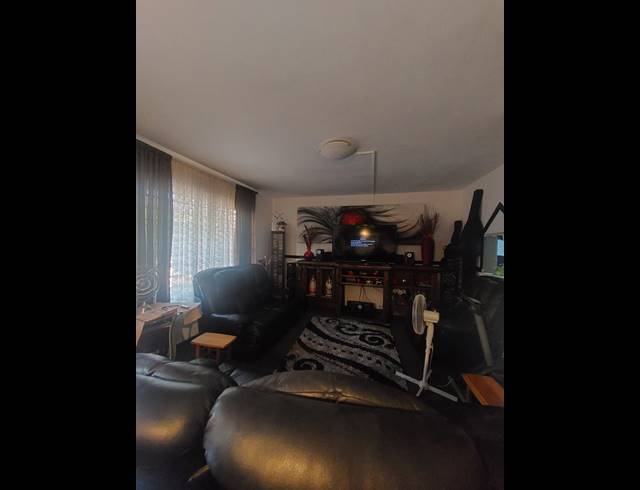 3 BEDROOM TOWNHOUSE FOR SALE IN SASOLBURG EXT 2